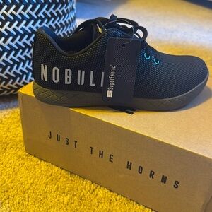 NO BULL women’s trainers